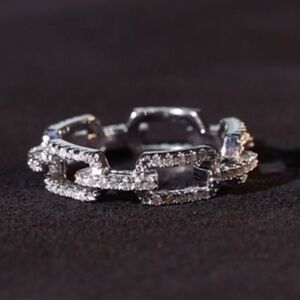 🩷 NEW Gorgeous Silver Tone Cubic Zirconia Ring🩷